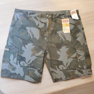 Wrangler Camo Cargo Shorts Mens Size 44w 10" Inseam Relaxed Cotton NWT